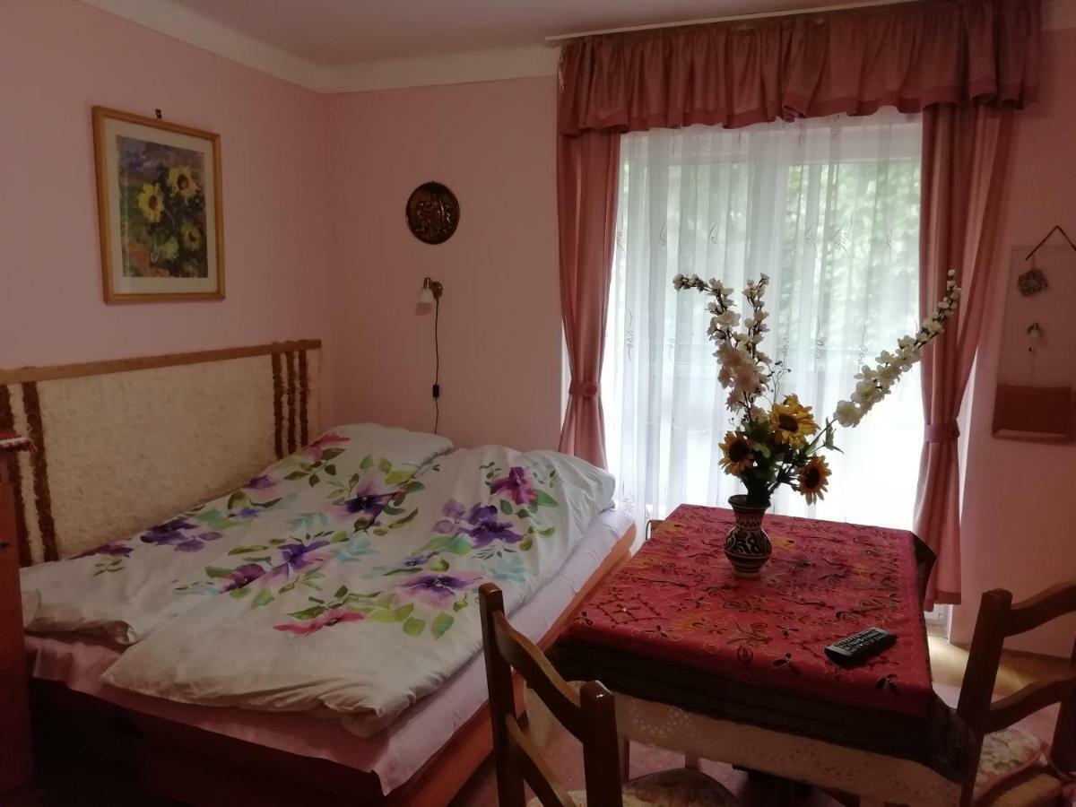 Gyoengyvirag Ueduelo - Mario Apartman Harkány Extérieur photo